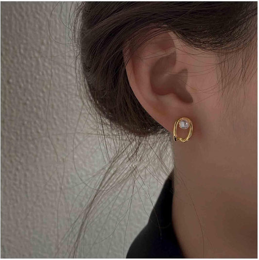 Vintage Pearl Claw Earrings Pearl Claw Stud Earrings Gold Circle Earrings Minimal Pearl Earrings Jewelry for Women