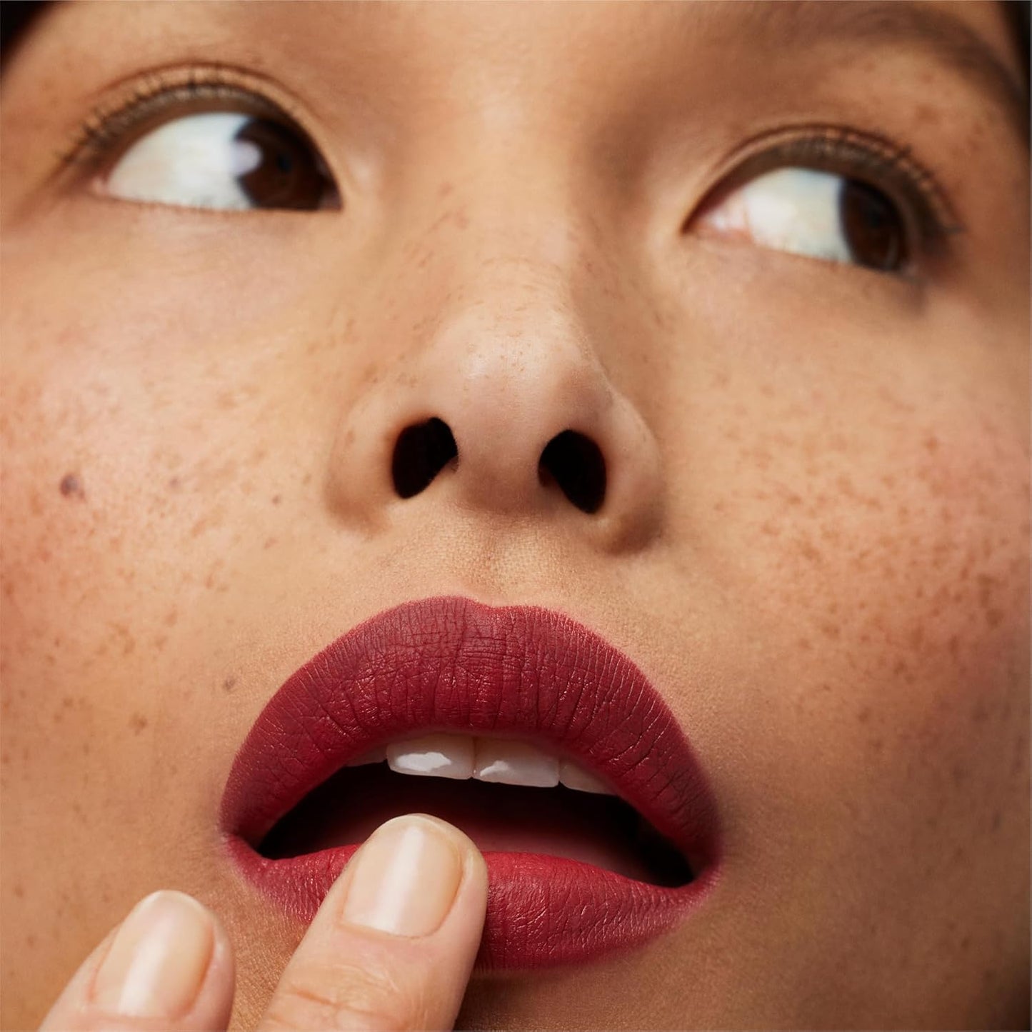 ILIA - Lip Sketch Hydrating Crayon | Hydrate, Plump, Smooth, Strengthen | Long Lasting up to 12-Hours, Bleed-Resistant, Soft-Matte | Barrier-Building, Non-Toxic, Cruelty-Free (Kiln)