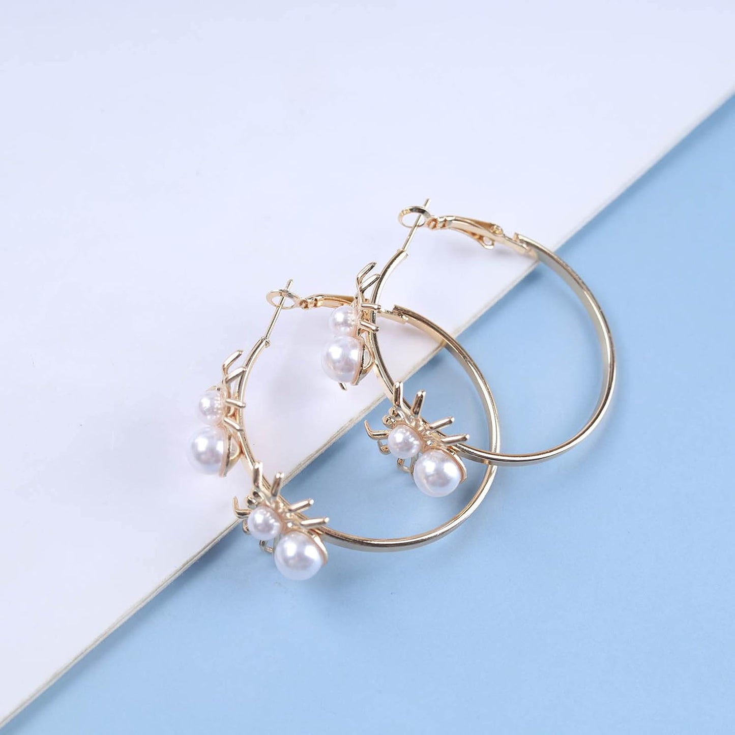 Vintage Hollow Circle Drop Earrings Pearl Spider Dangle Earrings Gold Spider Circle Earrings Exaggerated Circle Huggie Hoop Earrings Jewelry for Women