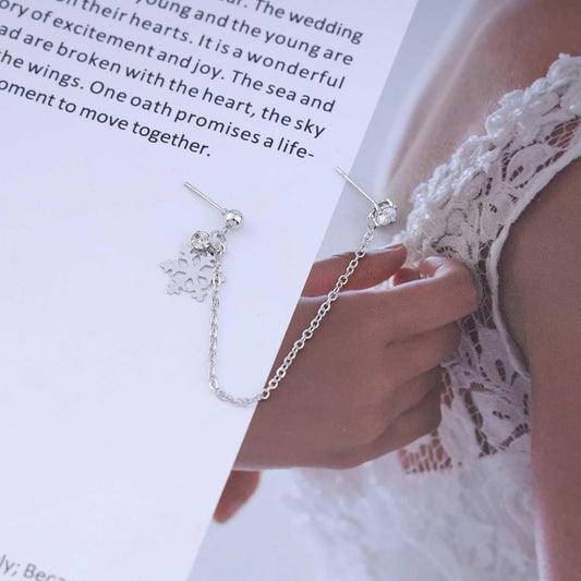 Vintage Crystal Snowflake Cuff Chain Earrings Cz Snowflake Drop Earrings Silver Rhinestone Ear Cuff Earrings Dangle Chain Wrap Cartilage Earring Jewelry for Women