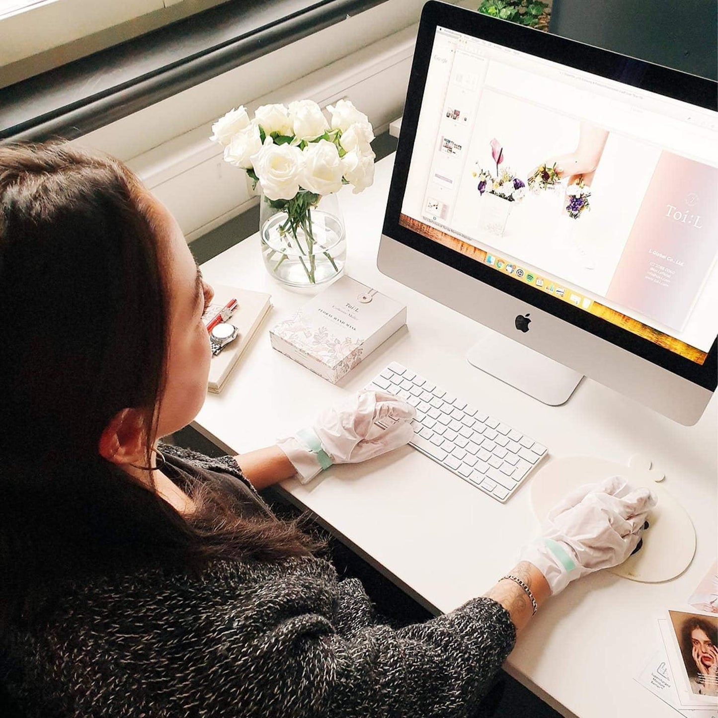 Catherine Muller Floral Hand Mask 8 Pairs, Moisturizing Gloves for Dry Hands with Elder Flower & CICA, Repairing and Nourishing Hand Care Treatment for Cracked, Rough, and Dry Skin