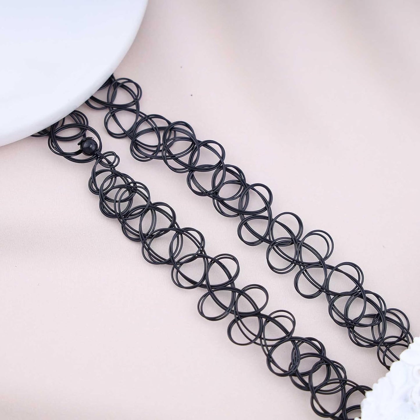 Black Velvet Choker Necklace Goth Balck Spider Dark Neckalce Punk Spider Velvet Suede Neckalce Dark Spider Pendant Necklace Jewelry for Women and Girls Gifts