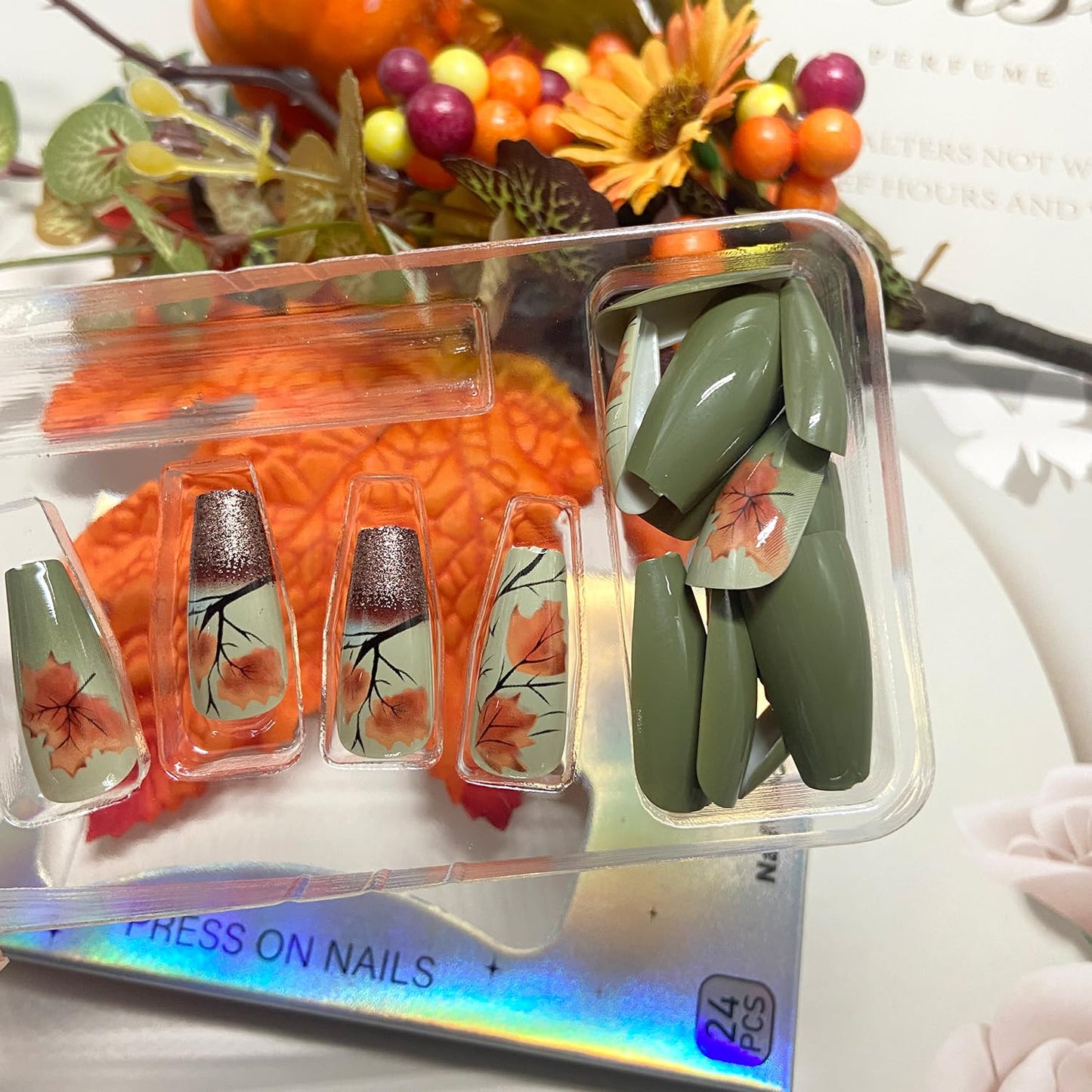 Vintage Thanksgiving Press on Nails Fall Maple Leaf Long Coffin Nails Autumn Maple Leaves Fake Nail Glossy Acrylic Glue on Nail for Women DIY Manicure